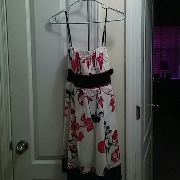 Dress - Picture 3 of 3