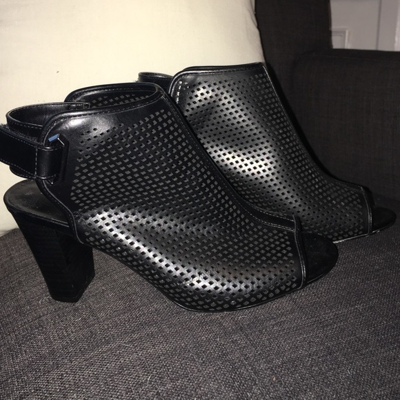 Black merona netted heel - Picture 1 of 3