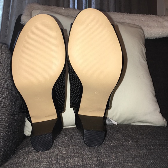 Black merona netted heel - Picture 2 of 3