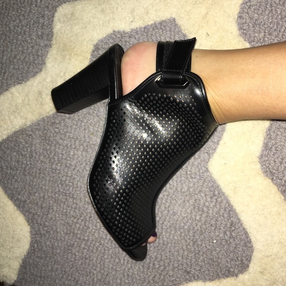 Black merona netted heel - Picture 3 of 3