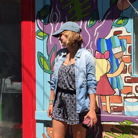 Meet your Posher, Issy - Picture 1 of 1