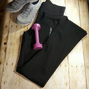 🔴FINAL LOW PRICE🔴NWOT ATHLETE FLARE PANTS