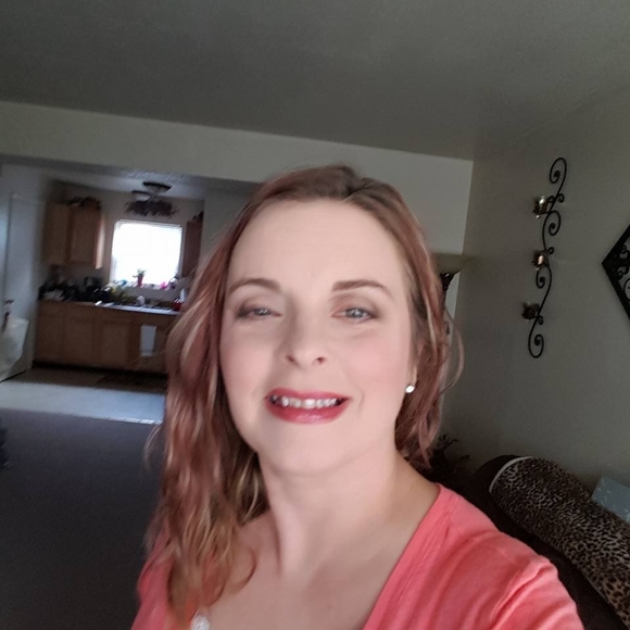 Meet your Posher, Jennifer - Picture 1 of 1