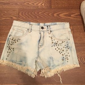 Distressed Jean shorts with gems