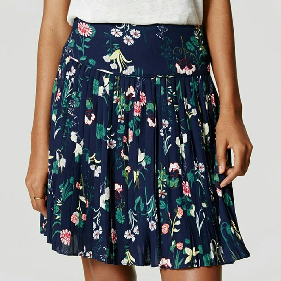 LOFT Dresses & Skirts - NWT  Valley floral pleated skirt 8