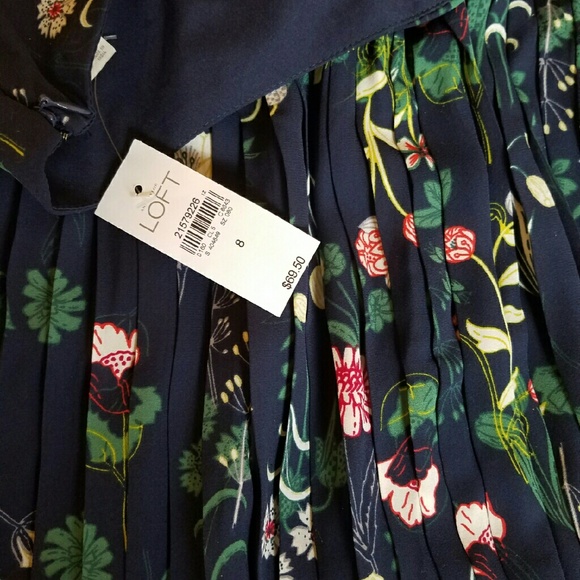 NWT Valley floral pleated skirt 8 - Picture 2 of 3