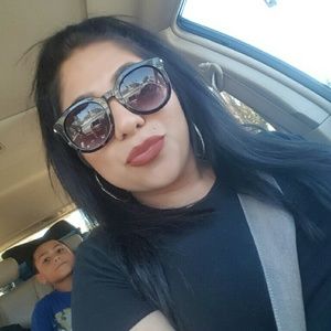 Meet your Posher, Andrea