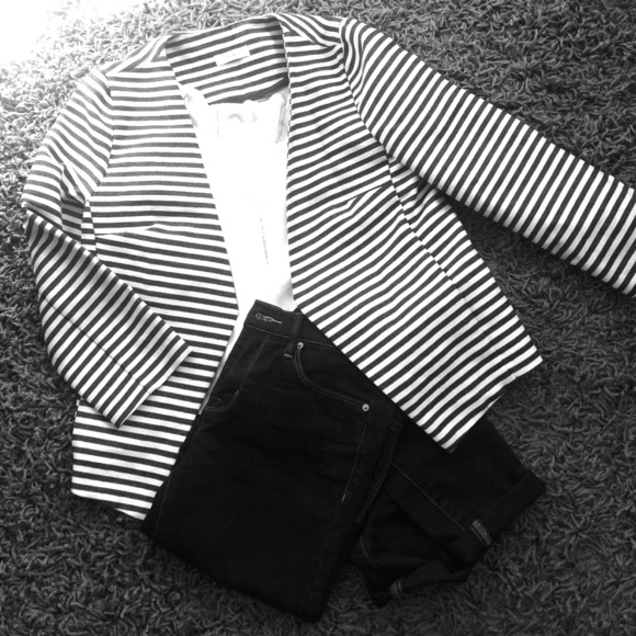 Navy and off white striped blazer with pockets - Picture 1 of 2