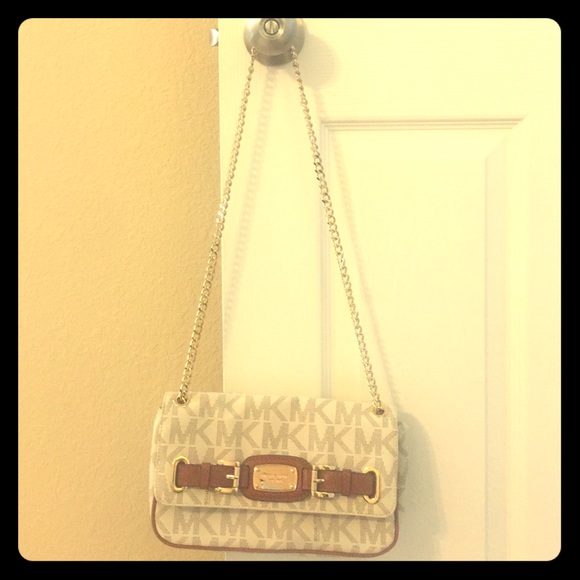 Michael kors clutch