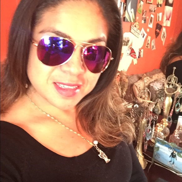 Meet your Posher, Andrea