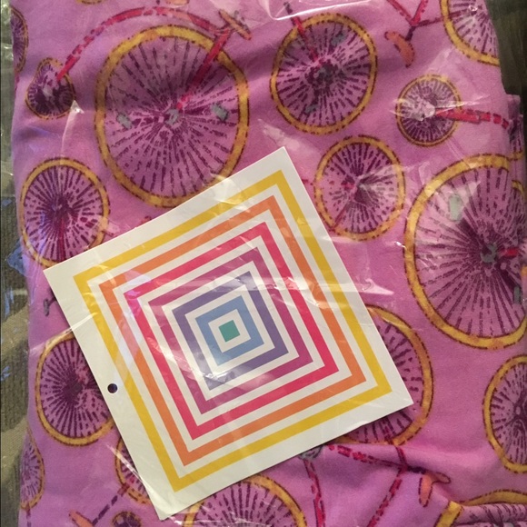 BNWT LuLaRoe Bicycle Buttery Soft Leggings!!
