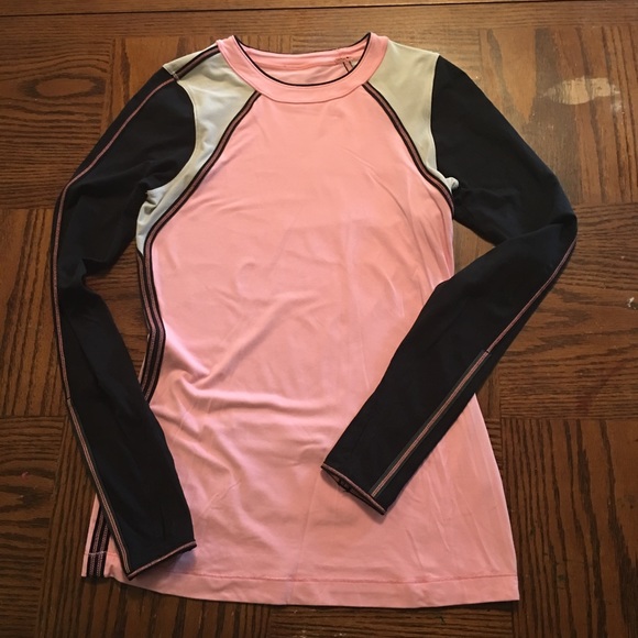 Lululemon top. Size 4 - Picture 1 of 3