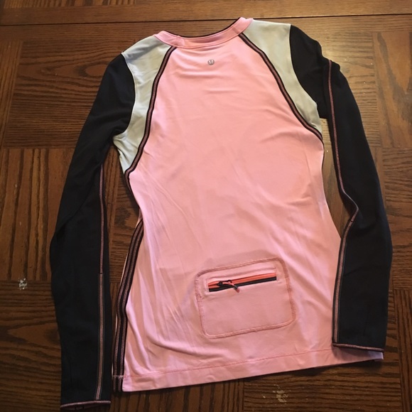 Lululemon top. Size 4 - Picture 2 of 3