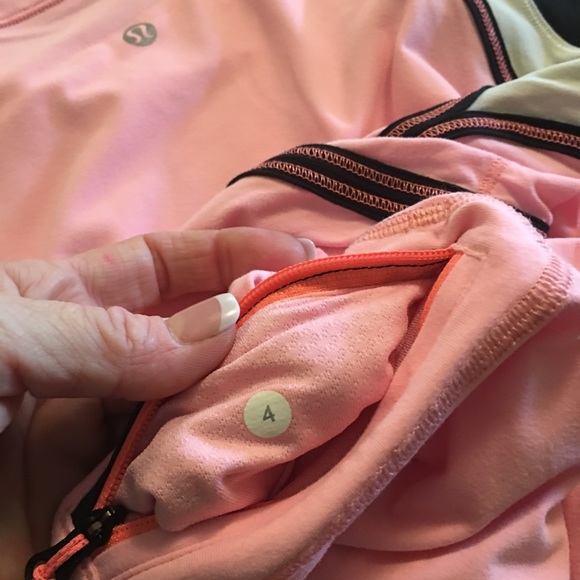 Lululemon top. Size 4 - Picture 3 of 3