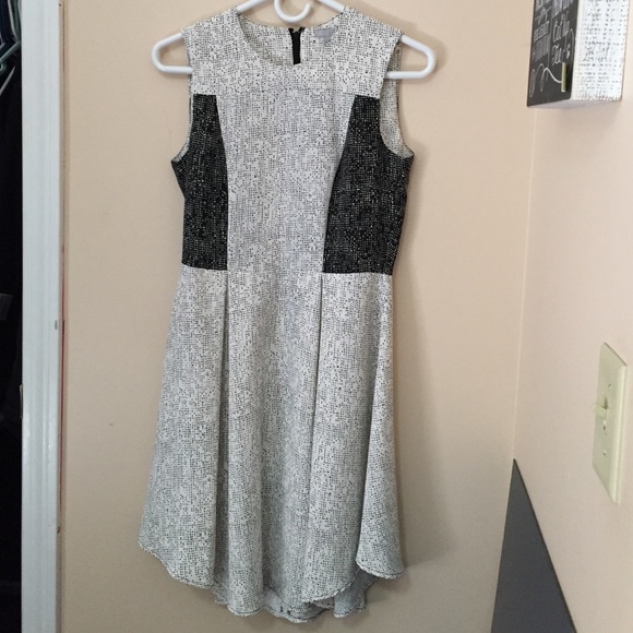 Sleveless dress - Picture 1 of 1