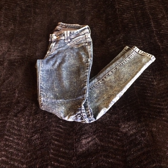 Light washed skinny jeans