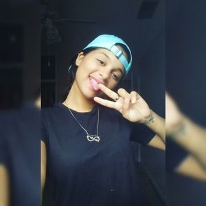 Meet your Posher, Violeta