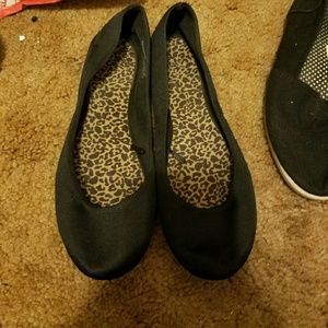 black ballet flats