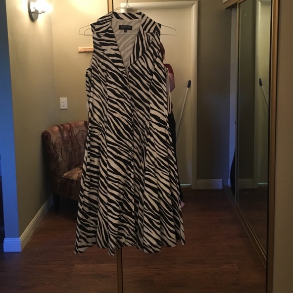 Sophisticated black and white dress