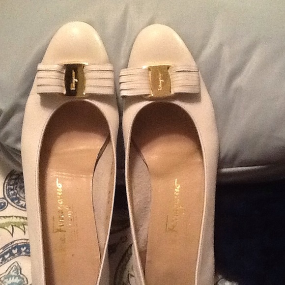 REDUCED!!!   Classic Ferragamo Vara Shoes