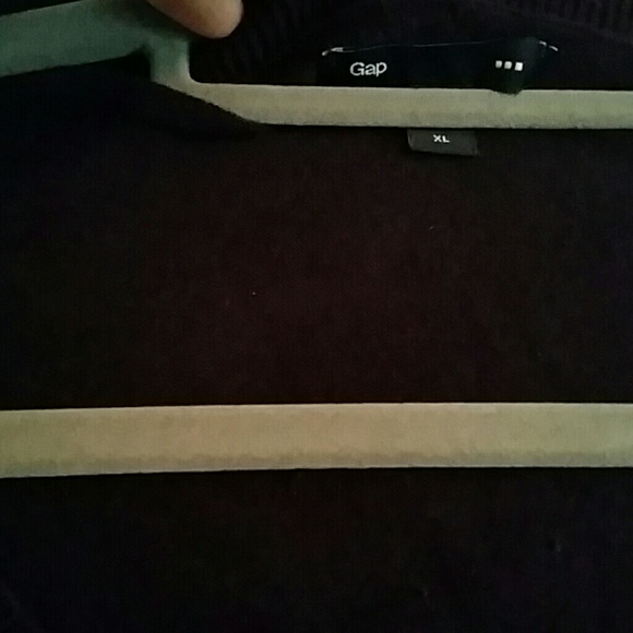 Purple and black v-neck GAP sweater - Picture 3 of 3