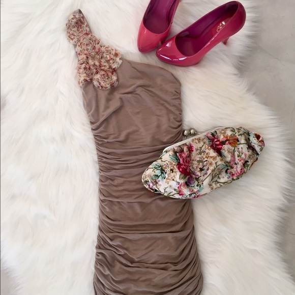 💥SOLD💥 One-shoulder Taupe Dress, size XXS/XS - Picture 2 of 4