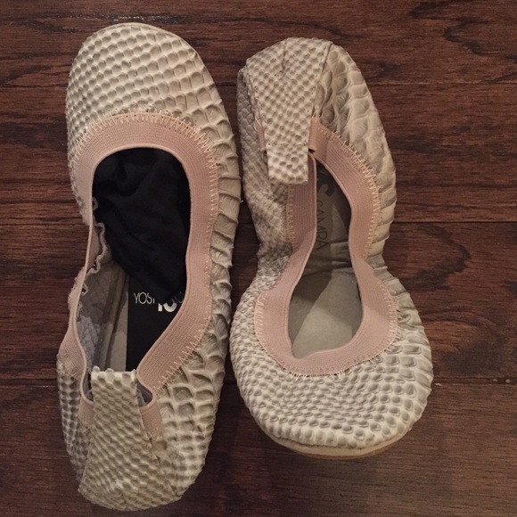 Yosi samra size 5 snakeskin fold up flats