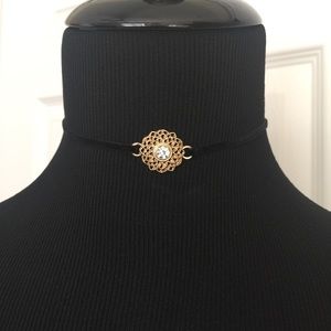 FOREVER 21 Pendant Choker on Velvet Ribbon