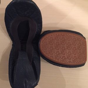 Yosi samra navy leather fold up flats size 5