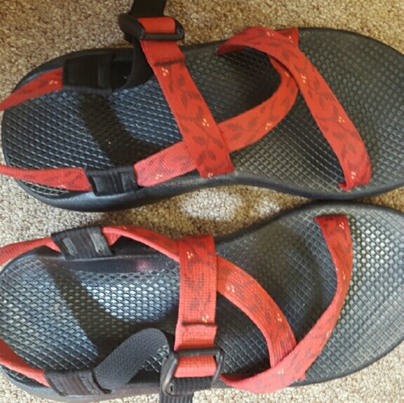 Women's 9 Red Chacos