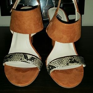 Spring/Fall sandals cute with jeans or shift dress