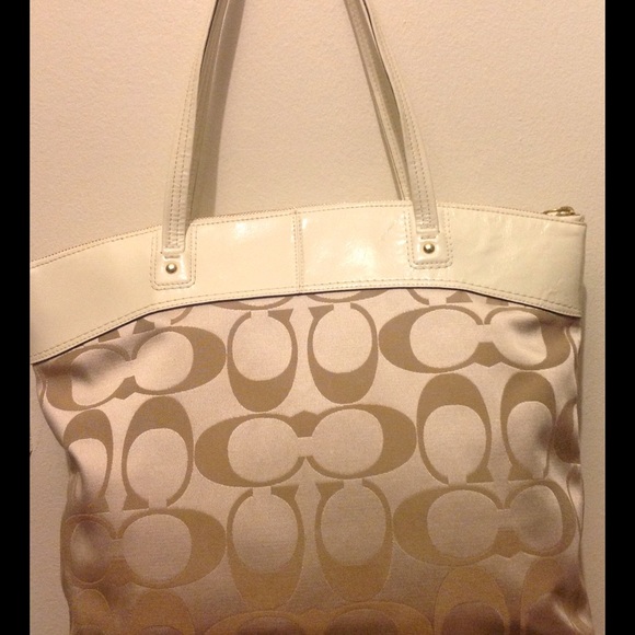 SOLD ON OTHER SITE Coach Laura Signature "C" - Picture 2 of 4