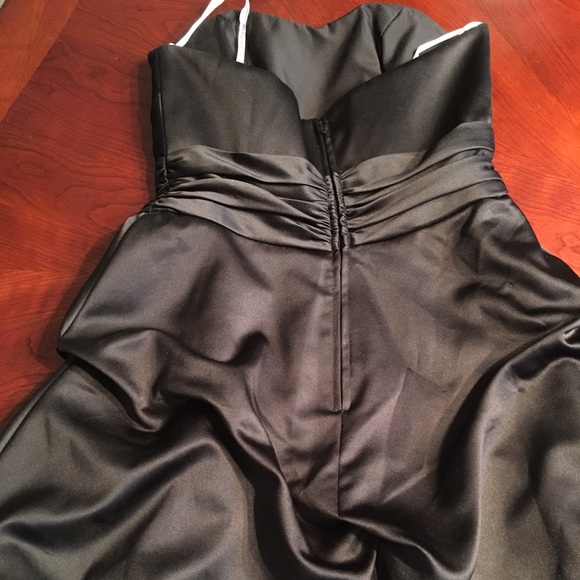 Dress - Picture 3 of 4