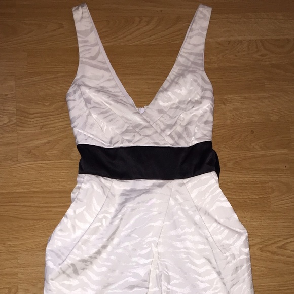 Beautiful white V neck dress!