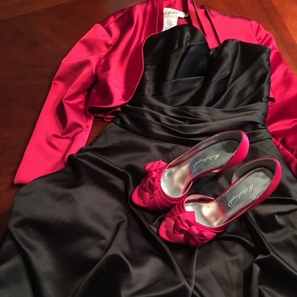 Purchase the entire outfit at a great price! - Picture 1 of 4