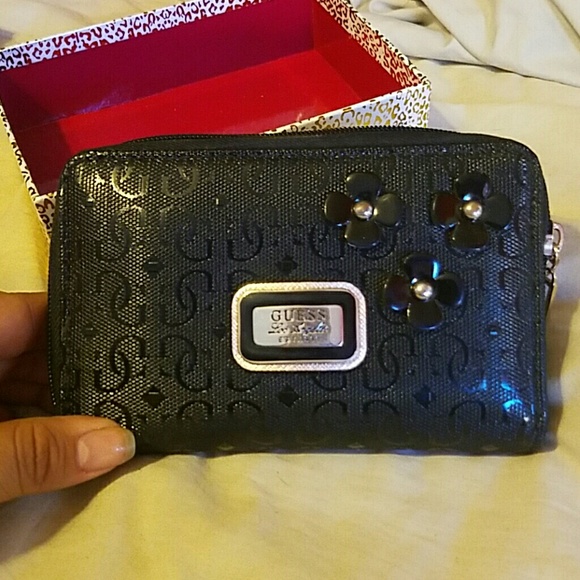 Guess wallet !SOLD!
