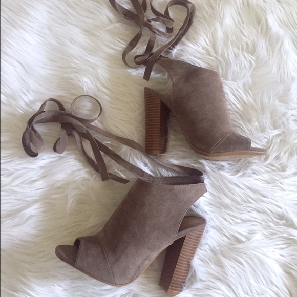 | LAST PAIR | 'Fall for me' Taupe Booties - Picture 4 of 4