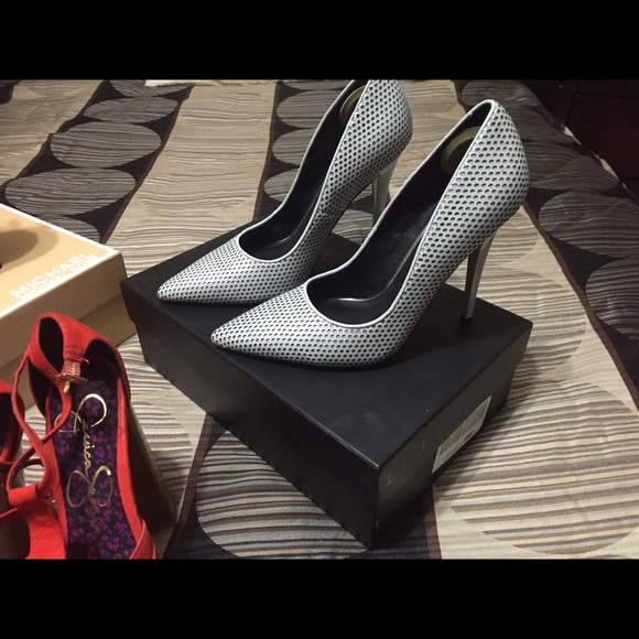 L.A.M.B size 7 pumps