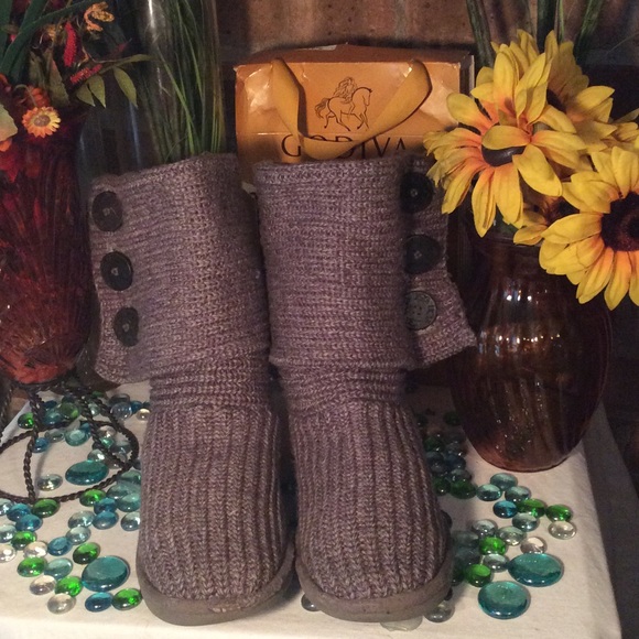 UGG Boots - Picture 2 of 4