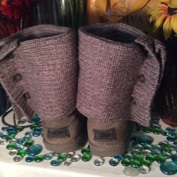 UGG Boots - Picture 3 of 4