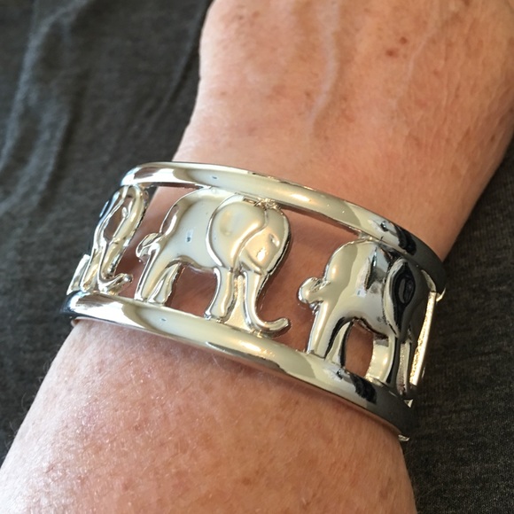 ALABAMA FANS Silver tone Elephants Bracelet. - Picture 3 of 4