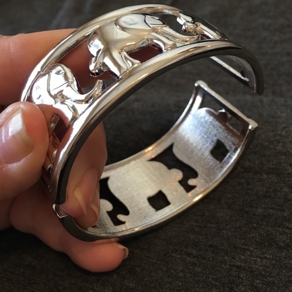 ALABAMA FANS Silver tone Elephants Bracelet. - Picture 4 of 4