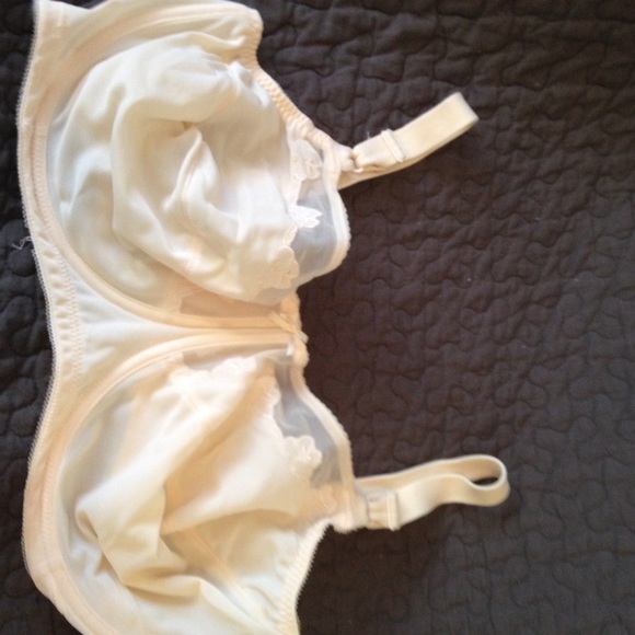Bali Retro Underwire Unlined Cream Bra