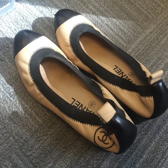 Authentic Chanel classic two-tone chunky heel