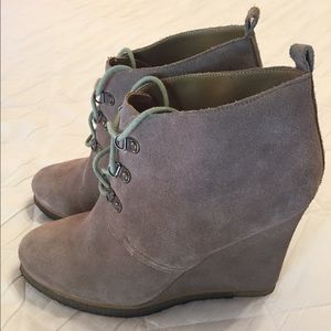 Steve Madden Tangoo suede wedge
