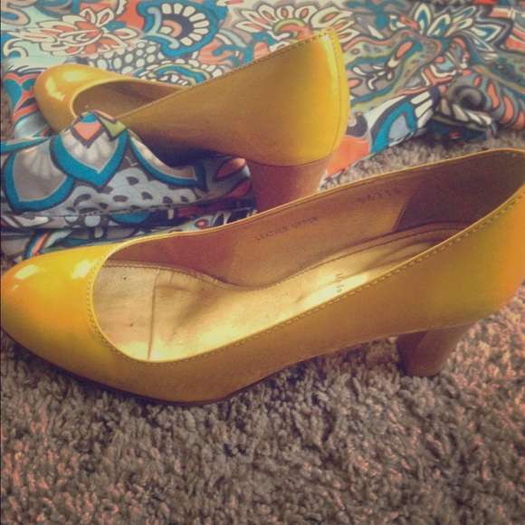 Fun yellow J. Crew Pumps