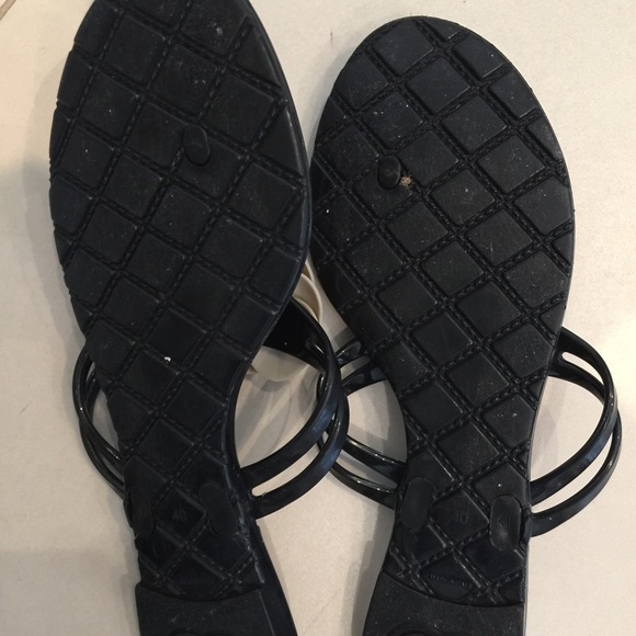 slipper in black with off white flower - Picture 2 of 4