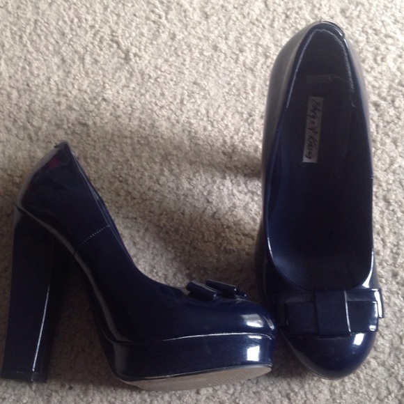 Hugs & Kisses patent navy blues shoes