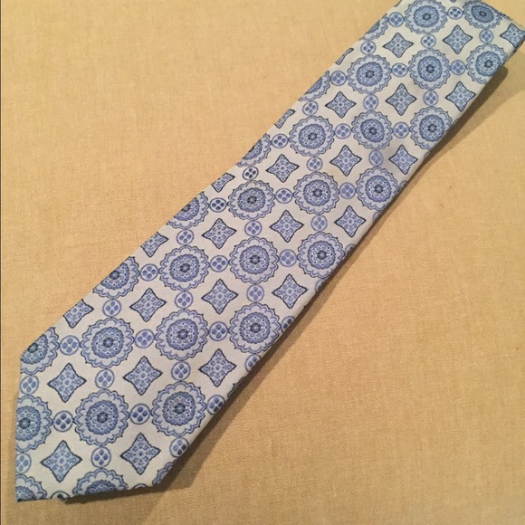 Blue and white silk Davelle tie.