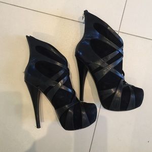 Alejandro Ingelmo  suede booties